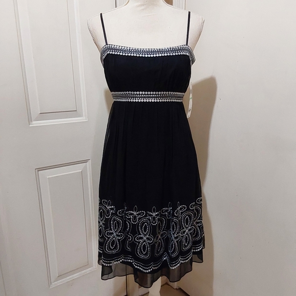 🌺 NWT Maggy London Black Silk Party Dress with Sequins - Picture 1 of 11